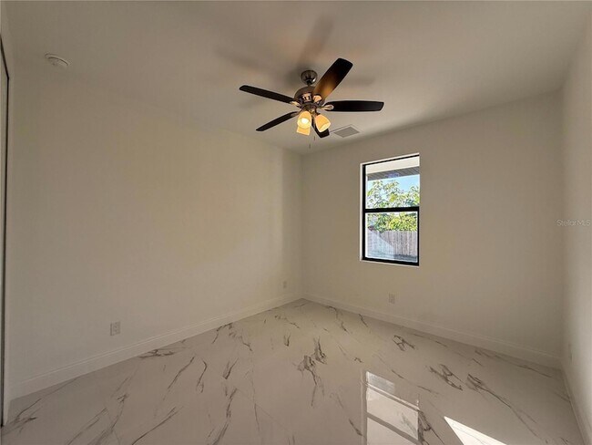 Building Photo - 2620 NE 22nd Ave