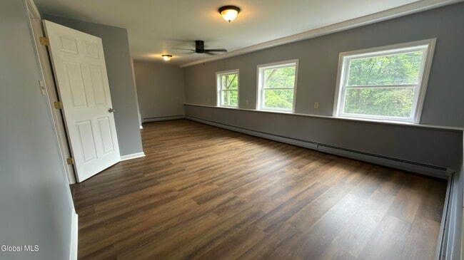 Building Photo - 871 Trout Lake Rd