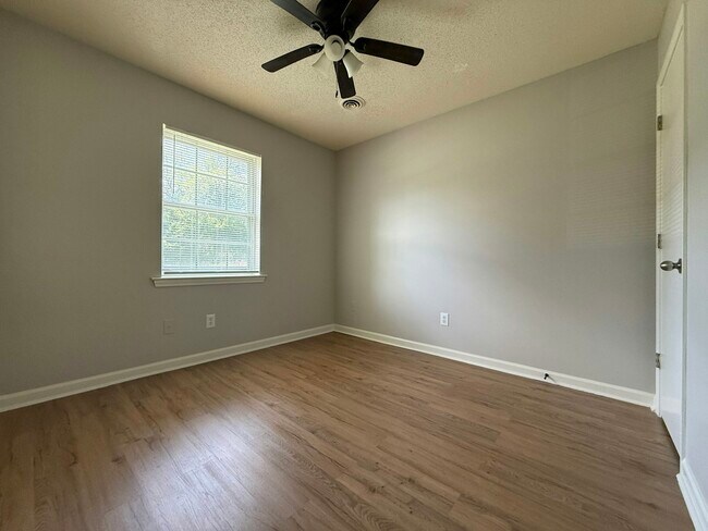 Building Photo - 4200 Clydesdale Dr