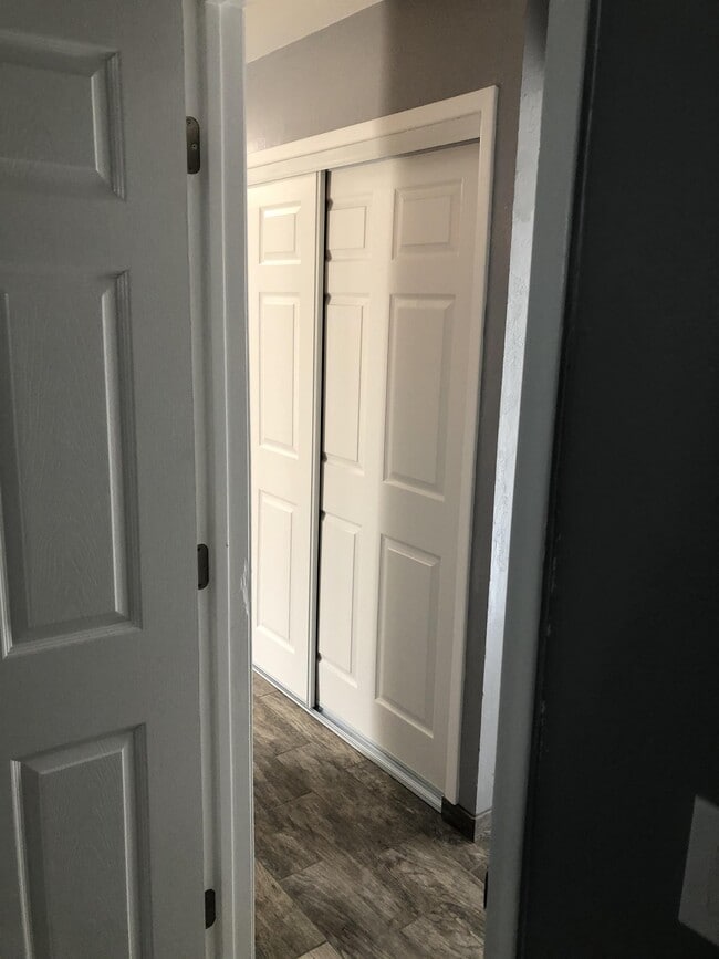 Building Photo - 2601 W Broadway Blvd