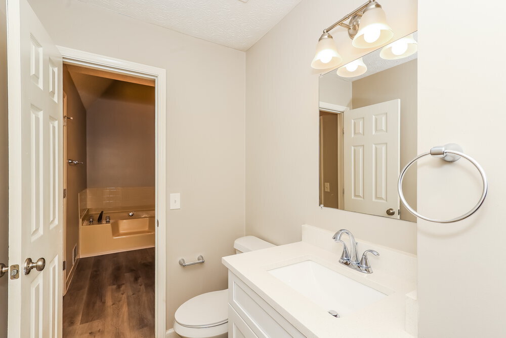 Building Photo - 15 Valley Brook Dr