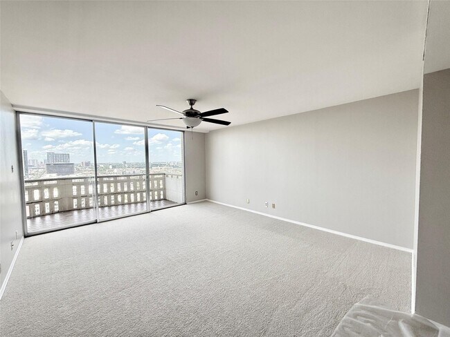 Building Photo - 2016 Main St