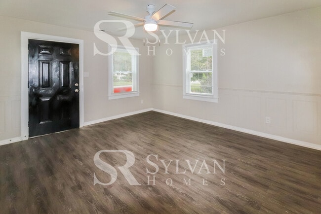 Building Photo - Your dream home is waiting for you. Hurry and Lease today!