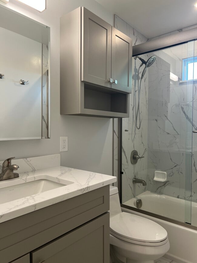 Building Photo - 145 Evergreen Way