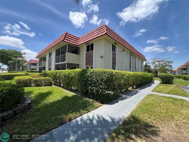 Building Photo - 22775-22766 SW 66th Ave