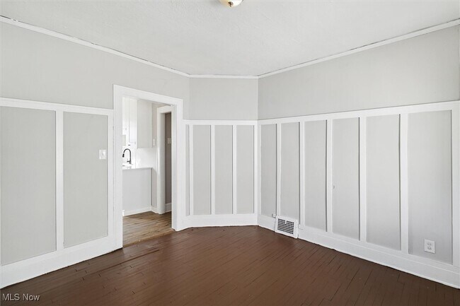 Building Photo - 1524 E 204th St