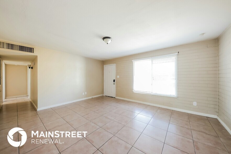 Building Photo - 4627 N 47th Dr