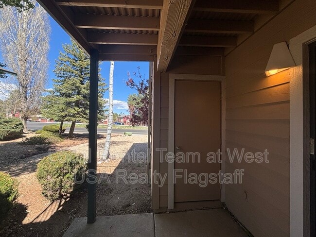 Building Photo - 3200 S Litzler Dr