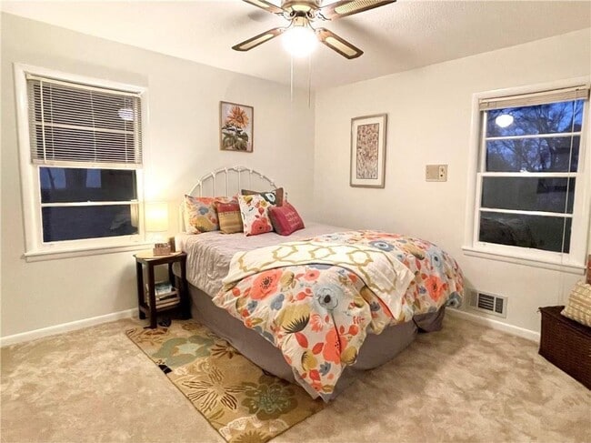 Building Photo - 4457 Frontier Way NE