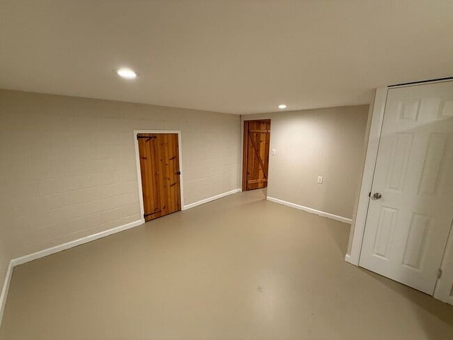 Building Photo - 4135 Rivercrest Dr N