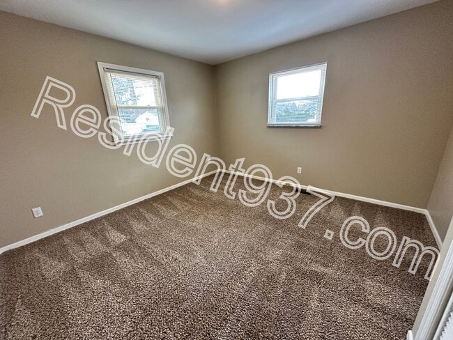 Building Photo - 3 Bed 1 Bath Home