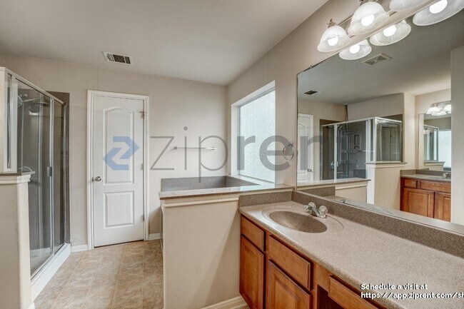 Building Photo - 706 Green Vista Ct
