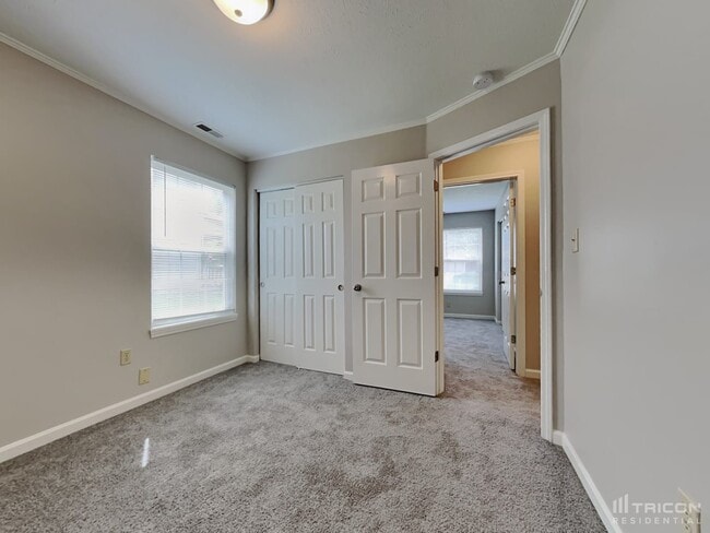 Building Photo - 15037 Oak Rd