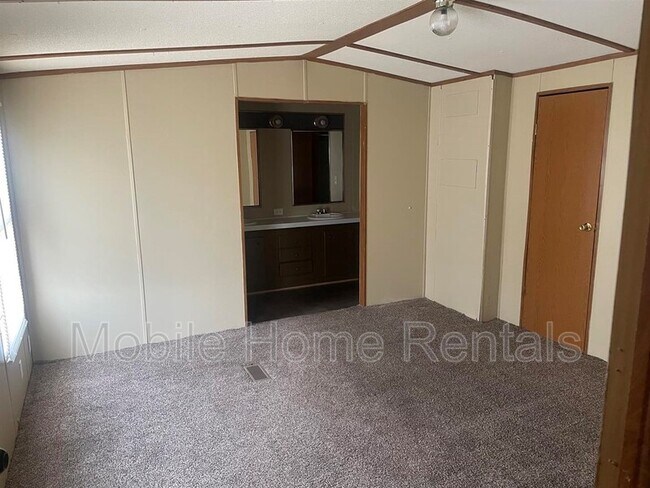Building Photo - 112 Canna Lily Ln
