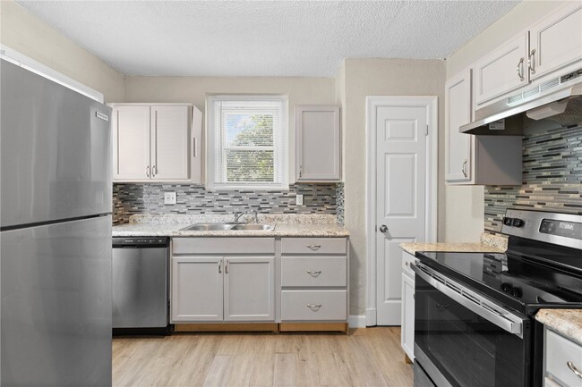 Building Photo - 10194 Imperial Dr