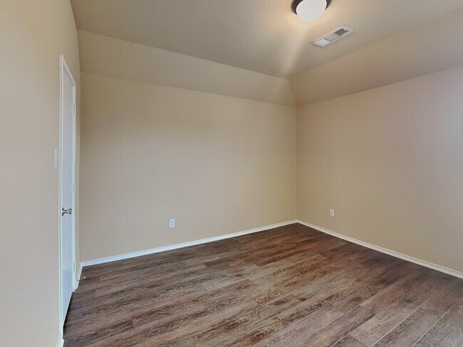 Building Photo - 629 Saddleway Dr