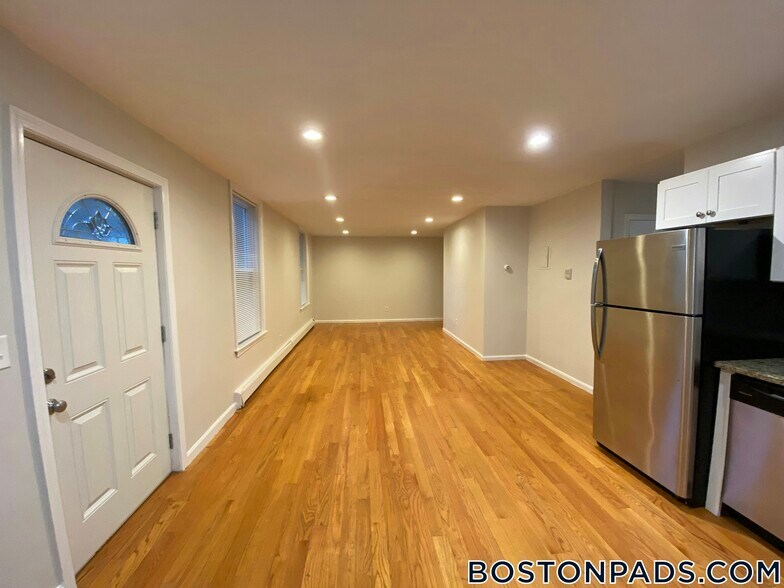 Building Photo - 33 Rockland St