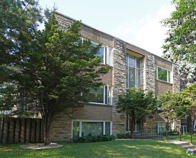 Building Photo - Country Club Apartments