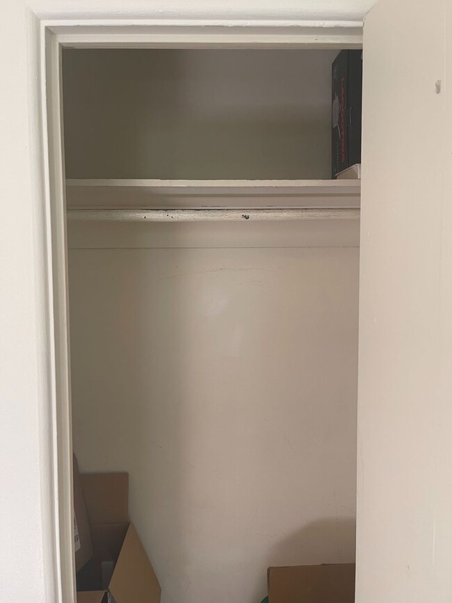 Building Photo - Cute and Cozy East Queen Anne Condo with 2...