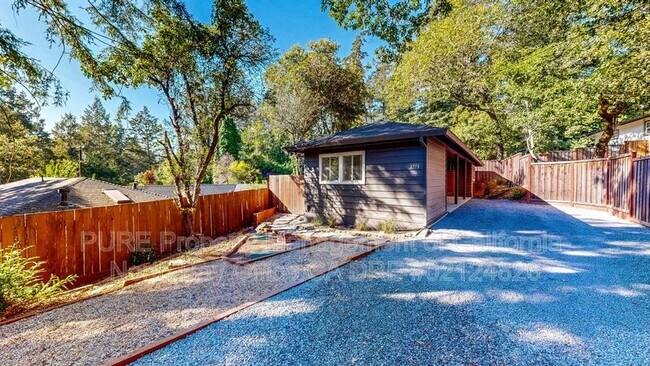 Building Photo - 4773 Montecito Ave
