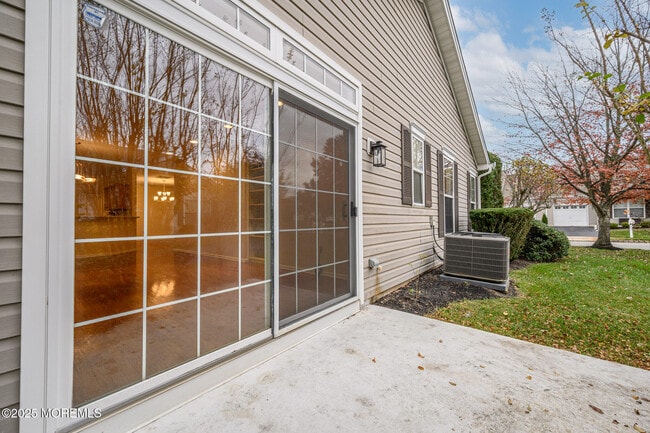 Building Photo - 131 Greenlawns Dr