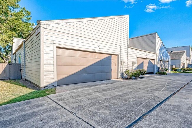 Building Photo - 1502 Prairie Grove Dr