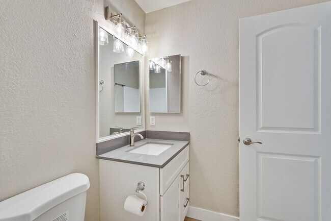 Building Photo - Welcome Home!!! - Great Location