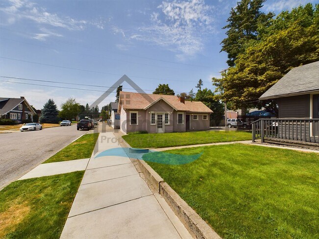 Building Photo - 1 Bedroom Cottage with Off-Street Parking Available in Midtown Coeur d'Alene!