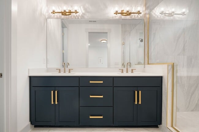 Building Photo - Beautiful 4-bedroom, 4-bathroom Custom Home Durham, NC