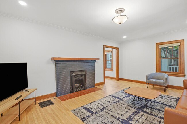 Building Photo - 94 Acton Rd