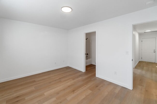 Building Photo - Newly Remodeled Single Family Home in Gate...