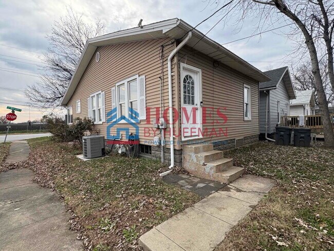 Building Photo - Two Bedroom House | Move in Ready