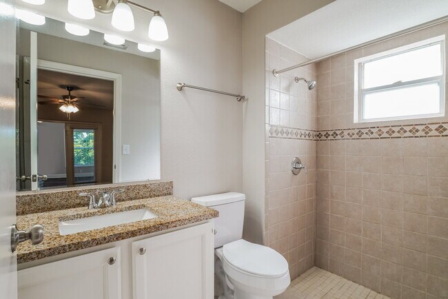 Building Photo - 2499 Lake Jackson Cir
