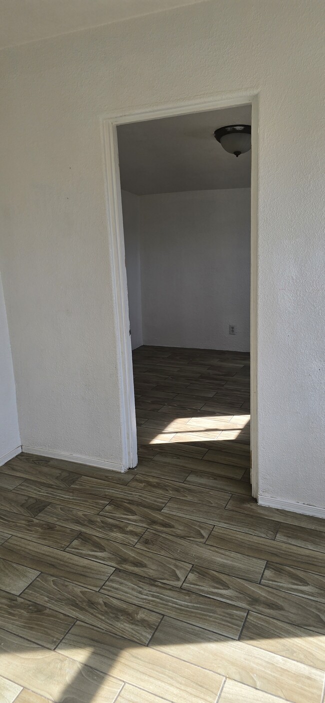 Building Photo - 315 W Palma St