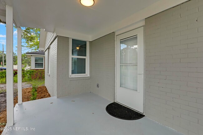 Building Photo - 2908 Broadway Ave