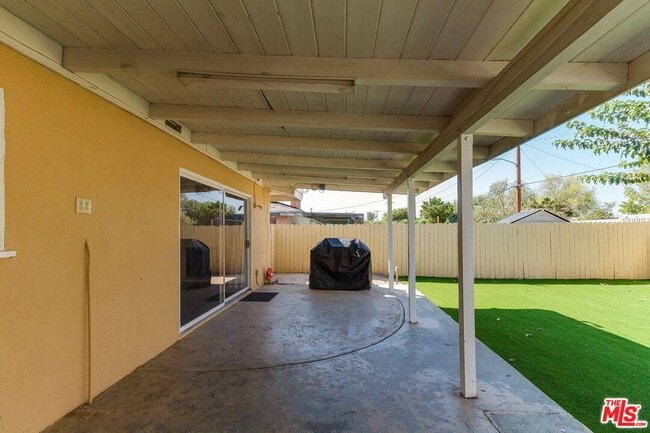 Building Photo - 11257 Collett Ave