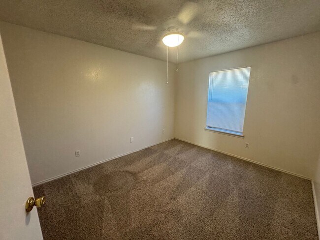 Building Photo - 11 Wagnon Dr