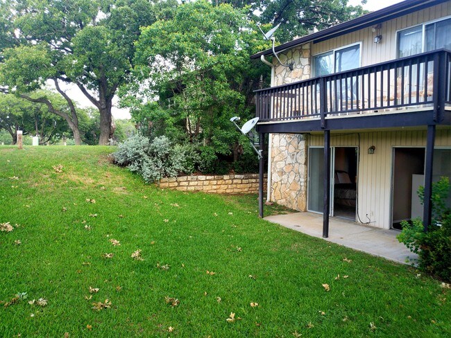 Building Photo - 1214 Hi Stirrup