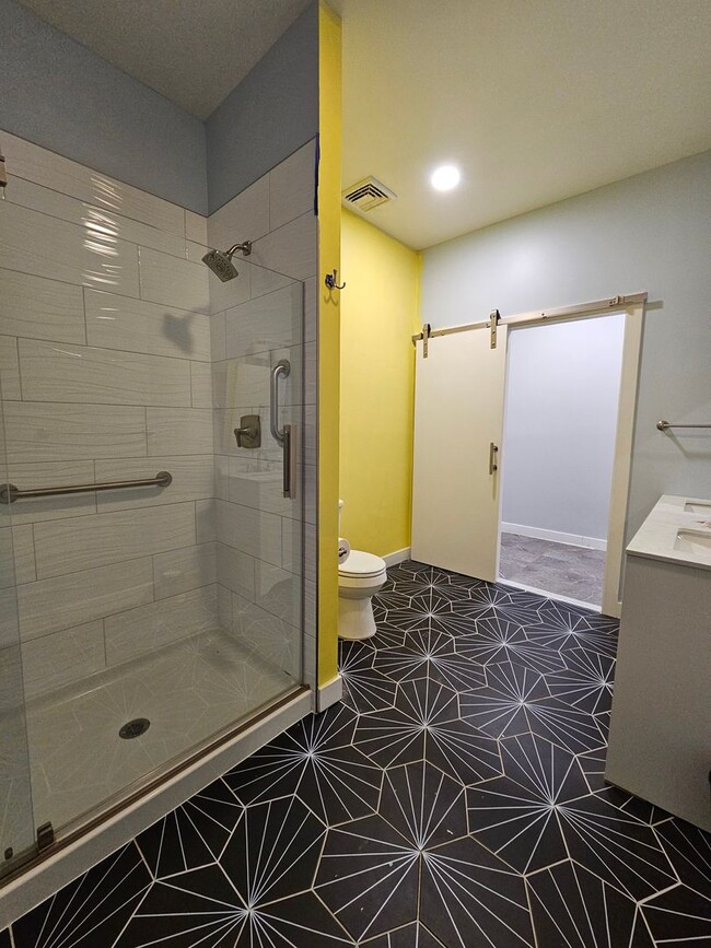 Building Photo - 629 Locust St