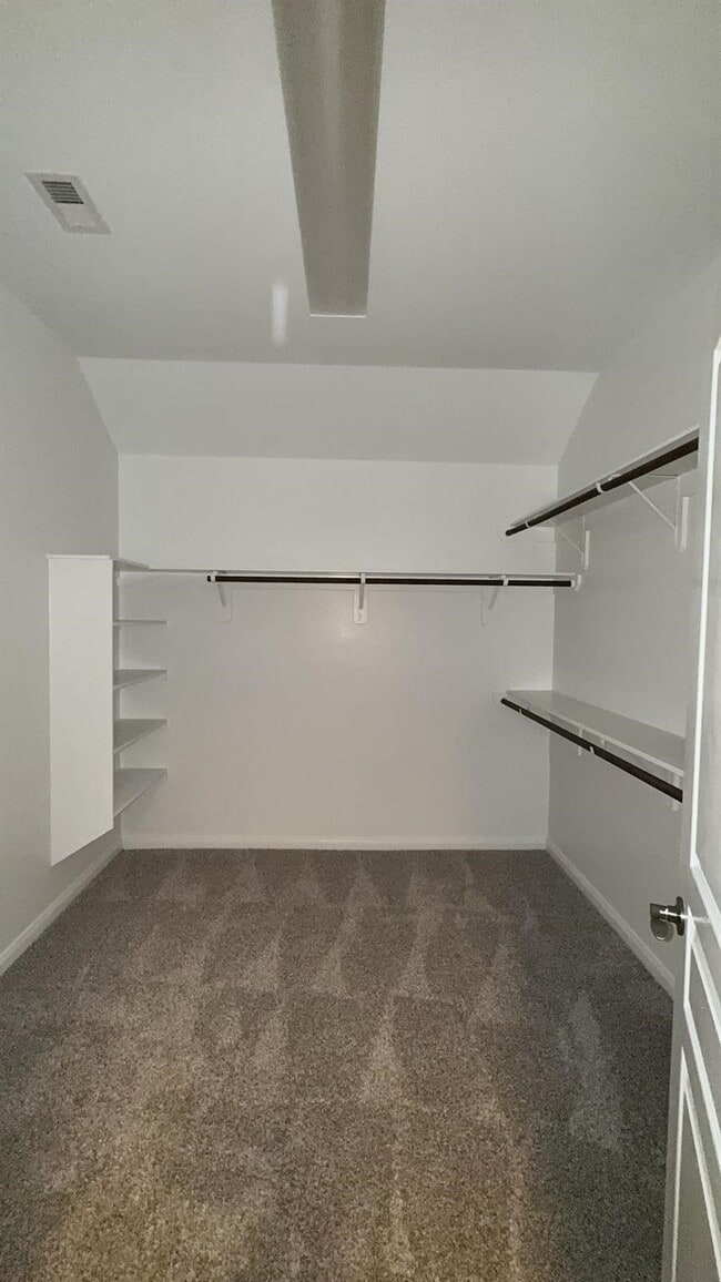 Building Photo - 22646 Triangle Ridge Dr