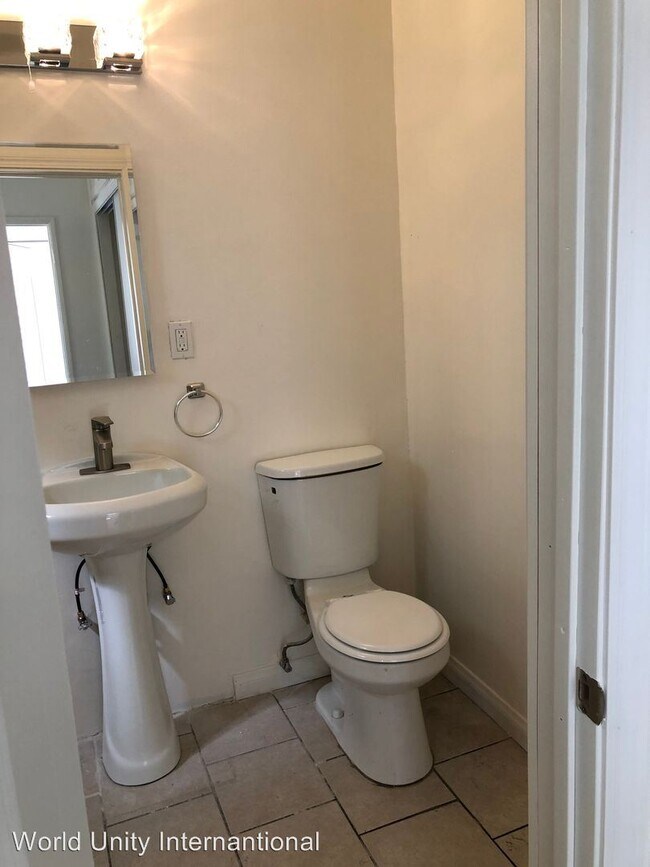 Building Photo - 100-140 Rose Ln