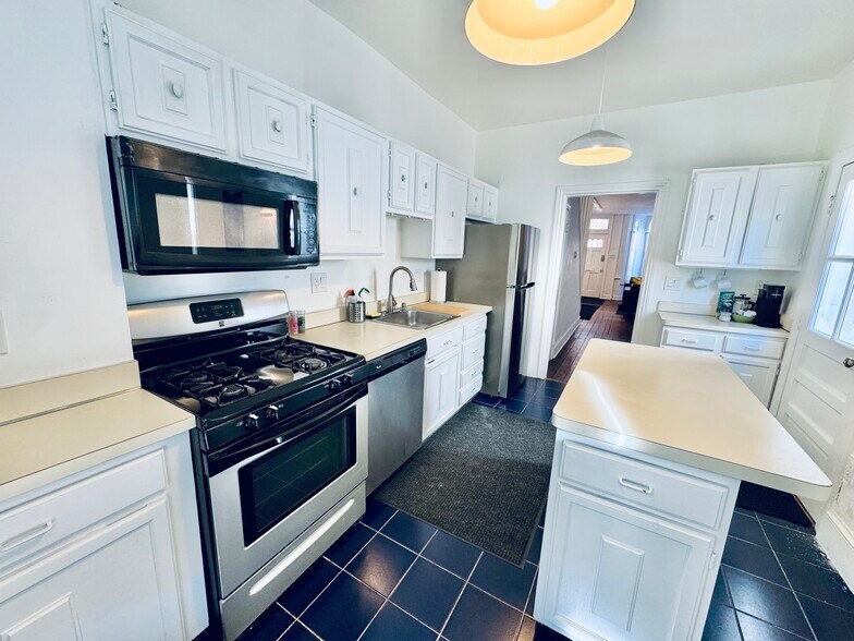 Building Photo - 1418 T St NW