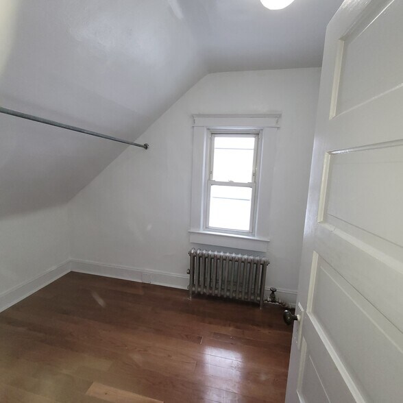 Building Photo - 223 E Mountain Rd