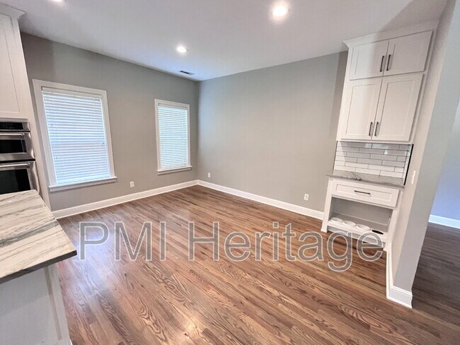 Building Photo - 4416 W Arlington Dr