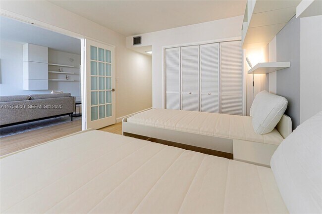 Building Photo - 3725 S Ocean Dr