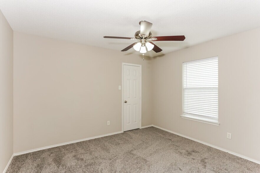 Building Photo - 125 Adams Dr