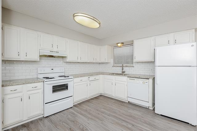 Building Photo - 6400 Rock Springs Dr
