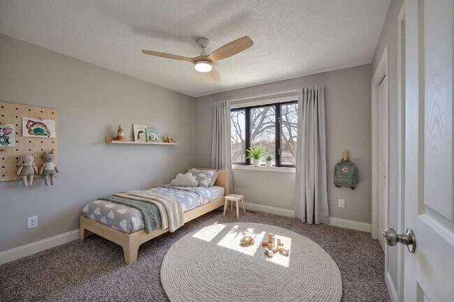 Building Photo - Charming 3-Bedroom Retreat with Finished Basement & Cozy Fireplace in Shoreview!