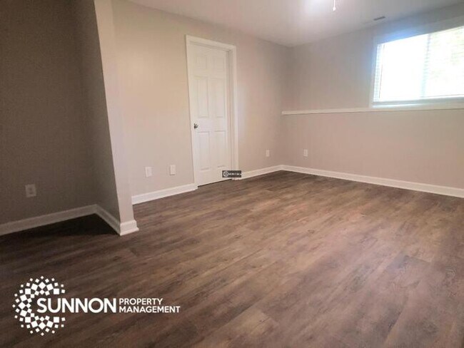 Building Photo - 4BR 2BA Renovated to perfection!