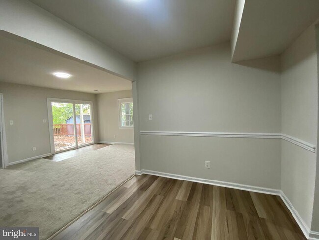 Building Photo - 9 Farrell Ln